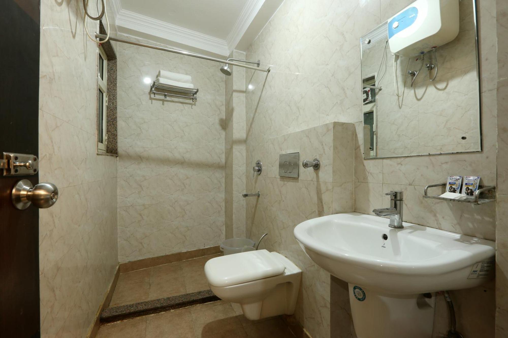 ניו דלהי Hotel Ark Wood At Airport מראה חיצוני תמונה